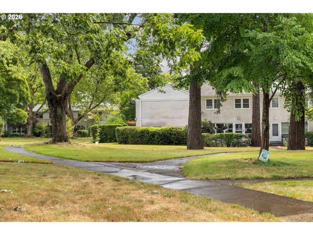 6829 Ne BROADWAY, Portland, OR 97213