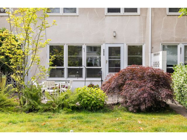 6829 Ne BROADWAY, Portland, OR 97213