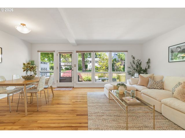 6829 Ne BROADWAY, Portland, OR 97213