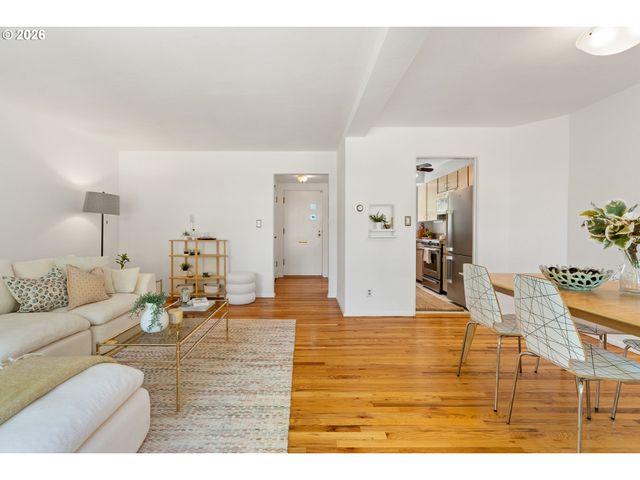 6829 Ne BROADWAY, Portland, OR 97213