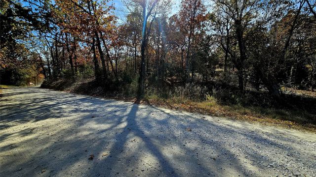 S 4242 Road, Eufaula, OK 74432