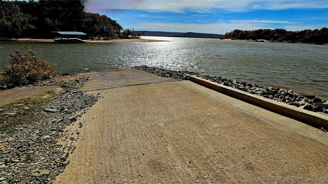 S 4242 Road, Eufaula, OK 74432