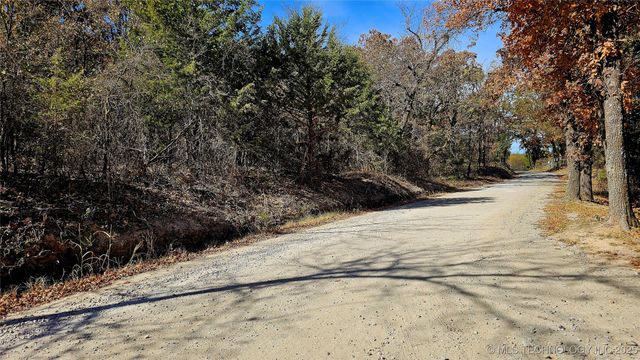 S 4242 Road, Eufaula, OK 74432