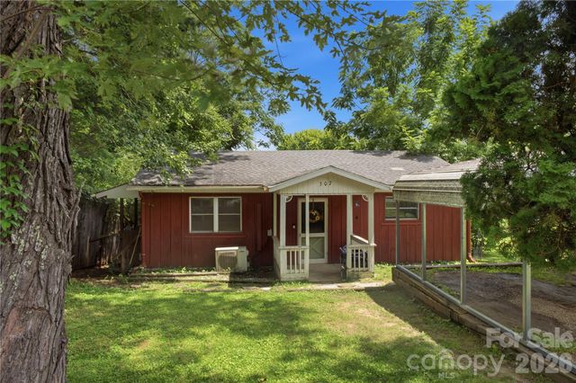 307 Beverly Avenue, Hendersonville, NC 28792