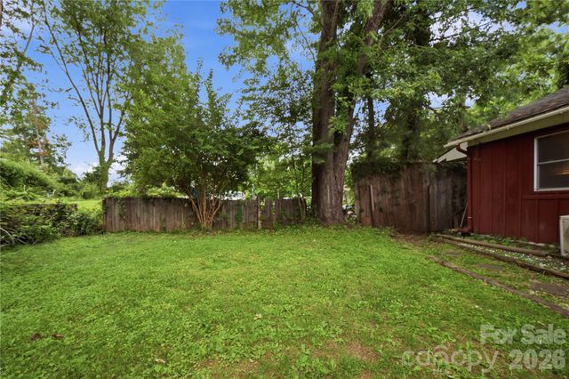 307 Beverly Avenue, Hendersonville, NC 28792