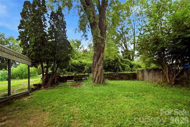 307 Beverly Avenue, Hendersonville, NC 28792