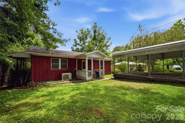 307 Beverly Avenue, Hendersonville, NC 28792