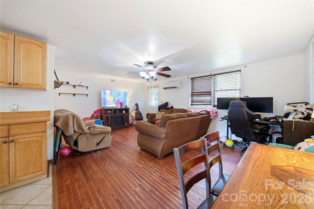 307 Beverly Avenue, Hendersonville, NC 28792