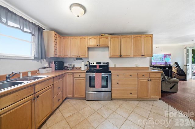 307 Beverly Avenue, Hendersonville, NC 28792