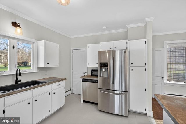 49 E CHERRY RD, Quakertown, PA 18951