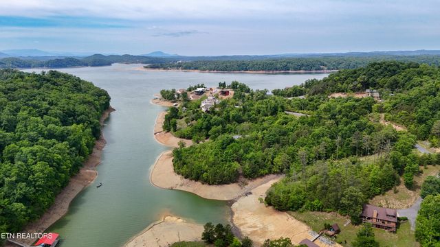 26 Stone Shr Way, Dandridge, TN 37725