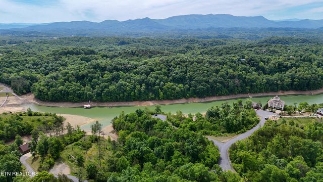 26 Stone Shr Way, Dandridge, TN 37725