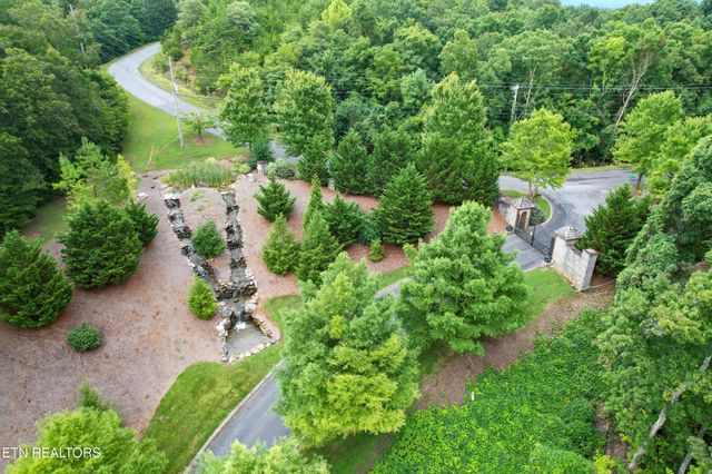 26 Stone Shr Way, Dandridge, TN 37725