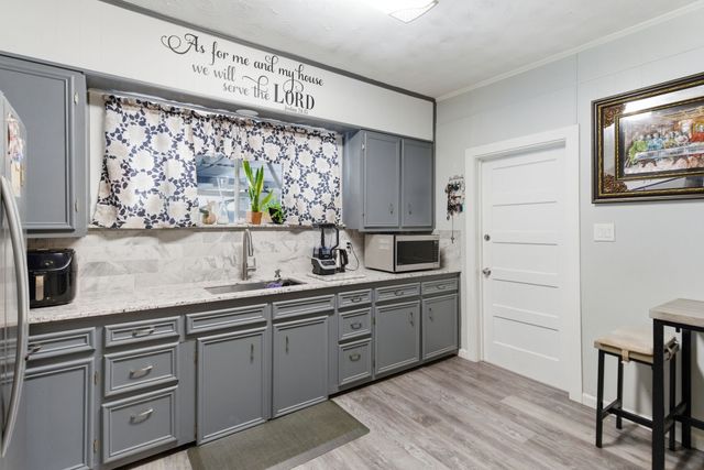 401 W Mesquite Street, Gunter, TX 75058