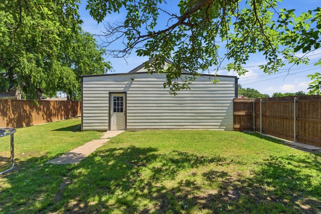 401 W Mesquite Street, Gunter, TX 75058