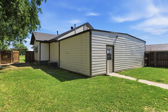 401 W Mesquite Street, Gunter, TX 75058
