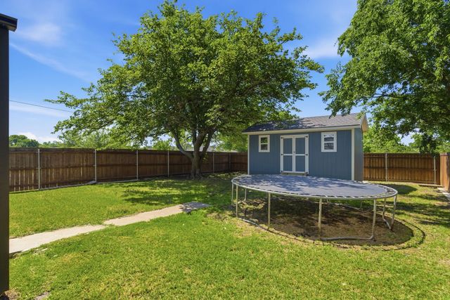 401 W Mesquite Street, Gunter, TX 75058