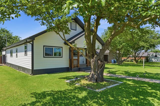 401 W Mesquite Street, Gunter, TX 75058