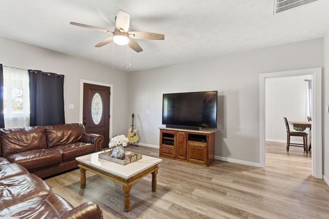 401 W Mesquite Street, Gunter, TX 75058