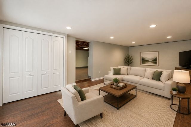 345 Bowden Rd, Cedar Grove Twp., NJ 07009