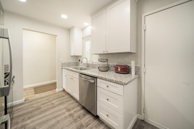 601 Summit Ct, Modesto, CA 95357