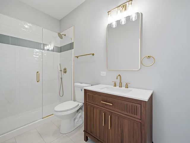 2442 W Wilson Avenue 2, Chicago, IL 60625