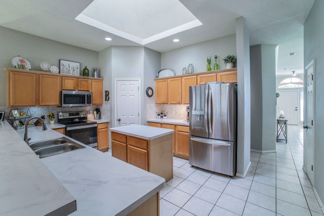 6405 Redstone Drive, Arlington, TX 76001