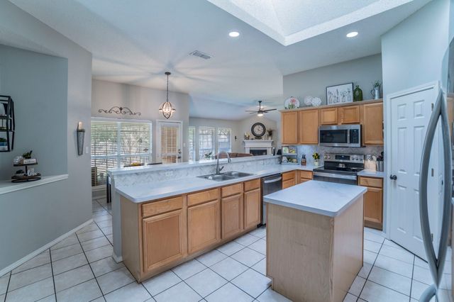 6405 Redstone Drive, Arlington, TX 76001