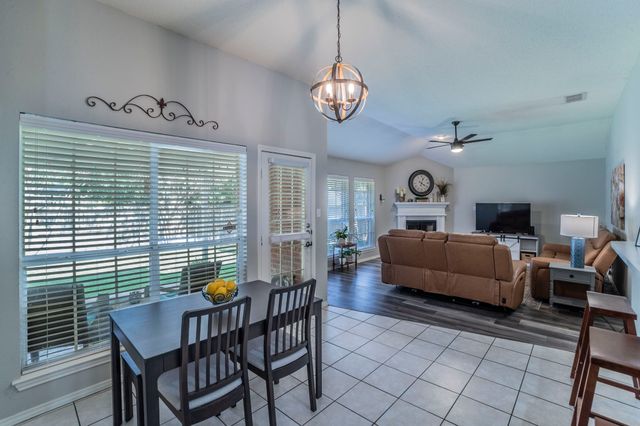 6405 Redstone Drive, Arlington, TX 76001