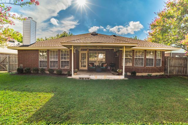 6405 Redstone Drive, Arlington, TX 76001