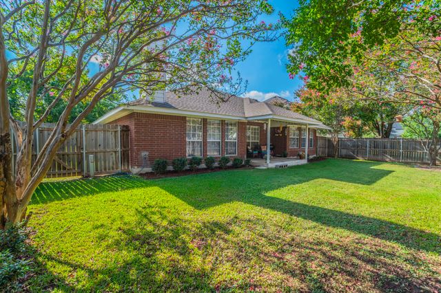6405 Redstone Drive, Arlington, TX 76001