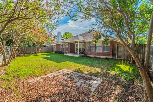6405 Redstone Drive, Arlington, TX 76001