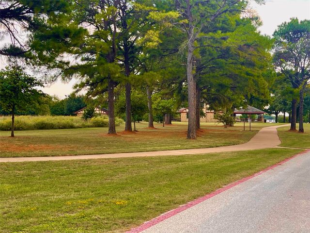 6405 Redstone Drive, Arlington, TX 76001