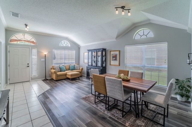 6405 Redstone Drive, Arlington, TX 76001