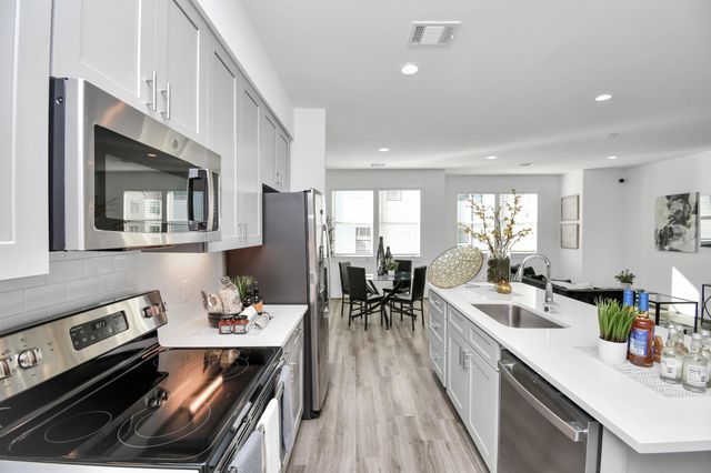 9005 Laverne Oak Lane, Houston, TX 77080