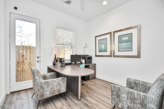 9005 Laverne Oak Lane, Houston, TX 77080