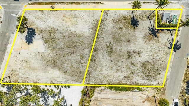 96 Hercules DR, Fort Myers Beach, FL 33931