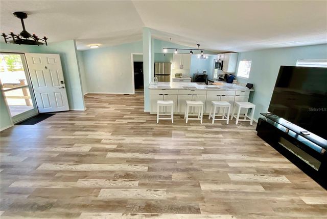 175 WHIRLWIND LOOP, Hawthorne, FL 32640