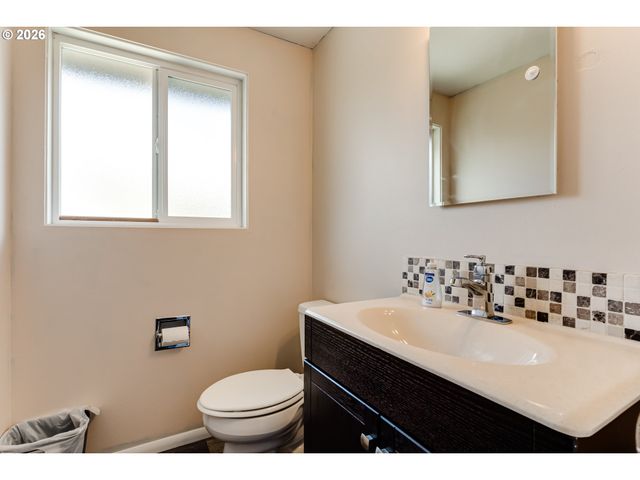 1812 BRITTANY St, Eugene, OR 97405