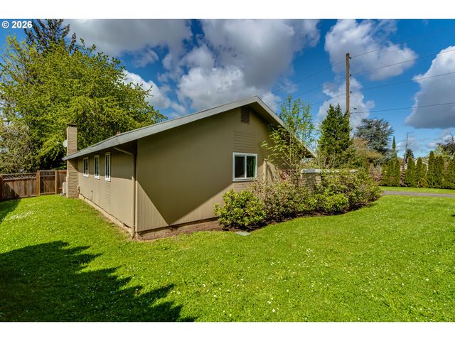 1812 BRITTANY St, Eugene, OR 97405