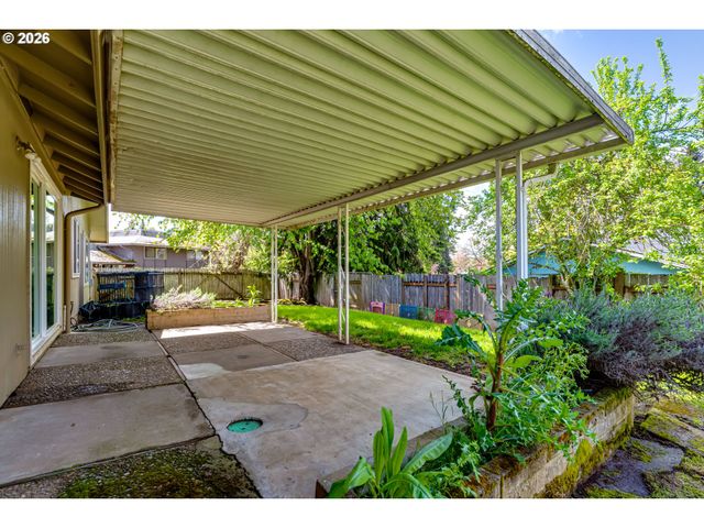 1812 BRITTANY St, Eugene, OR 97405