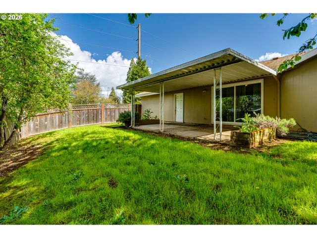 1812 BRITTANY St, Eugene, OR 97405