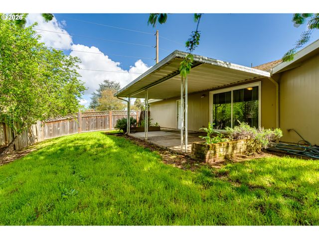 1812 BRITTANY St, Eugene, OR 97405