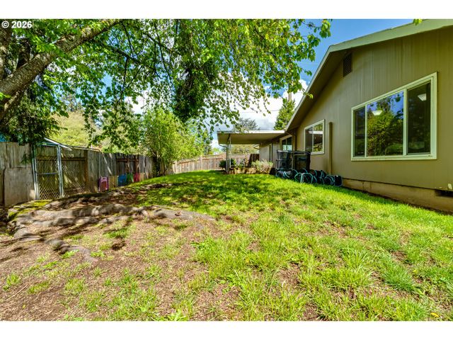 1812 BRITTANY St, Eugene, OR 97405