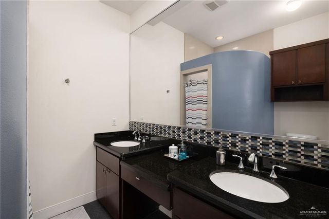 1304 E Pineridge Avenue B, Mcallen, TX 78503