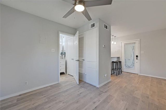 1111 W 10th ST 204, Austin, TX 78703