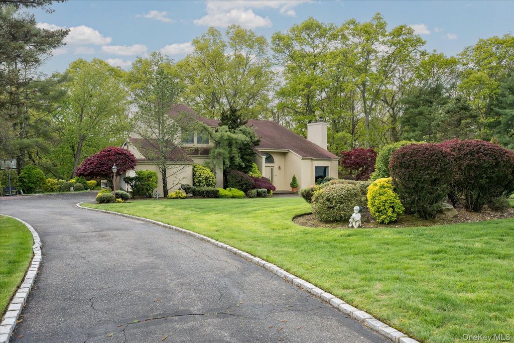 38 Tamara Court, Melville, NY 11747