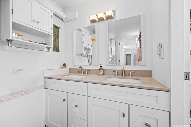 225 Kaiulani Avenue 804, Honolulu, HI 96815