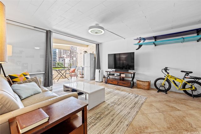 225 Kaiulani Avenue 804, Honolulu, HI 96815