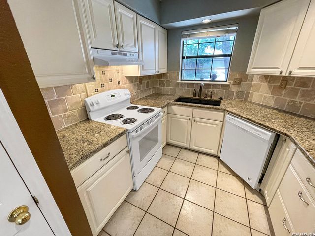 6443 BROOKWAY DR, San Antonio, TX 78240